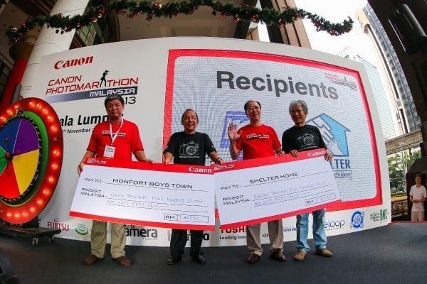 From left: Michael Lee, Coordinator, Montfort Boys Town;  Ling; Cheok Hoong Poh, General Manager, Shelter Home; and Melvyn Ho, President & CEO of Canon Marketing (Malaysia) passing on the mock cheques to the winners.