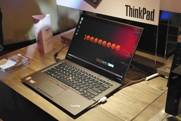 lenovo-thinkpad-x1-carbon-hands-on-ces-overall