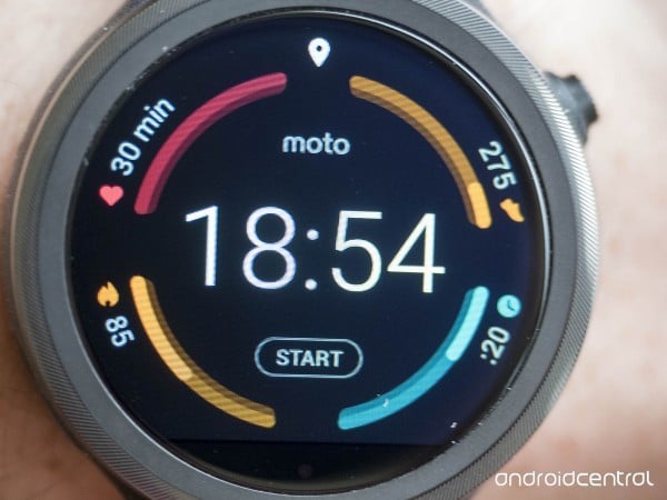 moto-360-sport-screen-closeup
