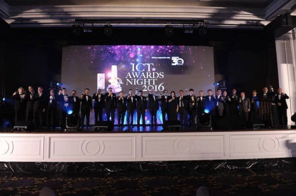 pikom-council-20152016-on-stage-at-the-toasting-ceremony